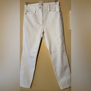St. John Classic White Straight Leg Jeans size 6